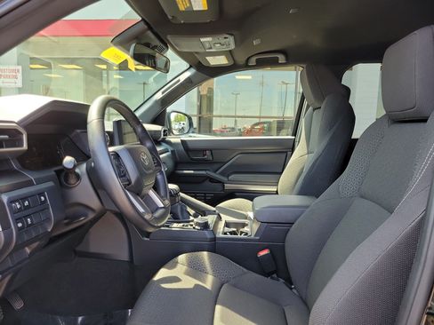 Used 2025 Toyota 4Runner SR5 AWD/4WD image 15
