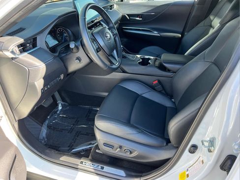 Used 2023 Toyota Venza Nightshade image 10