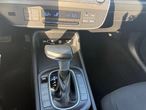 Used 2024 Hyundai Kona SEL AWD/4WD image 11