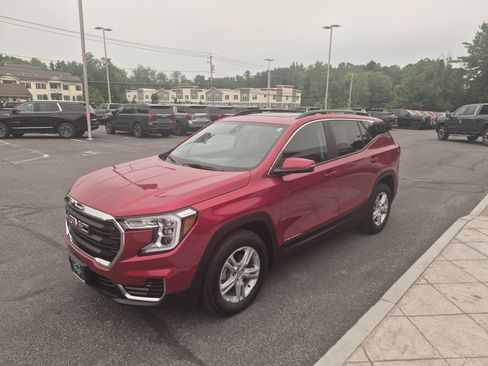 Used 2023 GMC Terrain SLE w/ Driver Convenience Package AWD/4WD image 2
