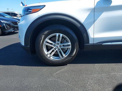 Used 2021 Ford Explorer XLT w/ Equipment Group 202A AWD/4WD image 10