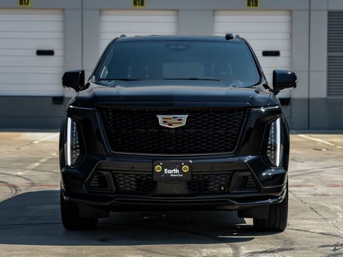 Used 2025 Cadillac Escalade V image 28