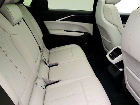Used 2025 Cadillac Lyriq Luxury RWD image 22