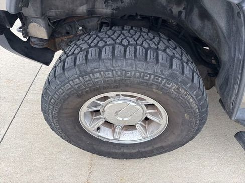 Used 2004 HUMMER H2 w/ Preferred Equipment Group image 10