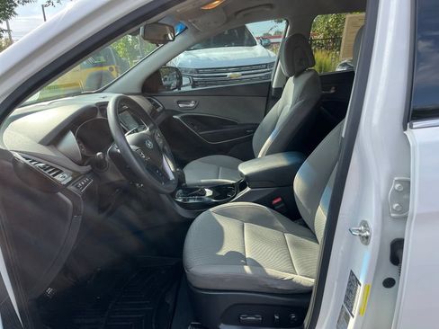 Used 2018 Hyundai Santa Fe SE FWD image 9