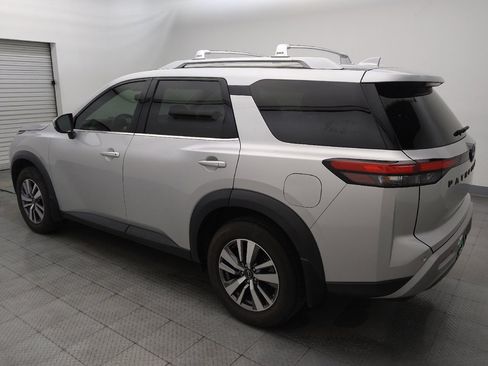 Used 2022 Nissan Pathfinder SL w/ Lighting Package (N92) FWD image 3