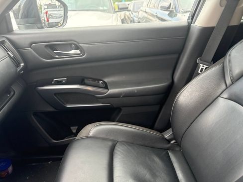 Used 2023 Nissan Pathfinder SL AWD/4WD image 14
