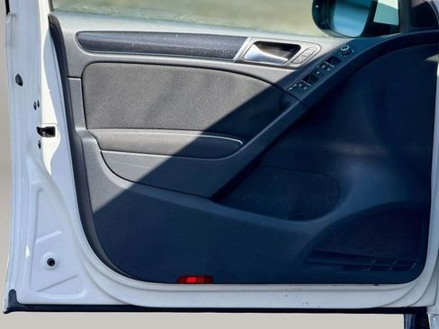 Used 2011 Volkswagen Golf 4-Door image 10