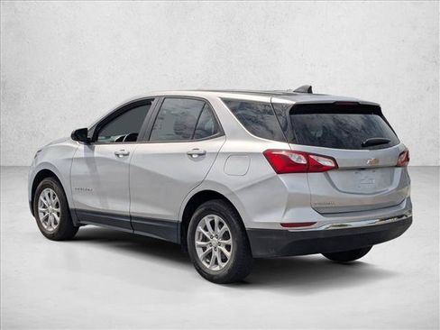 Used 2021 Chevrolet Equinox LS FWD image 4