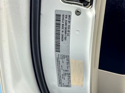 Used 2022 Chrysler Pacifica Touring-L FWD image 29