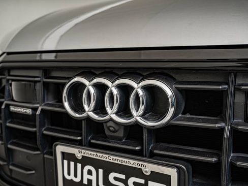 Used 2019 Audi Q8 Prestige AWD/4WD image 12