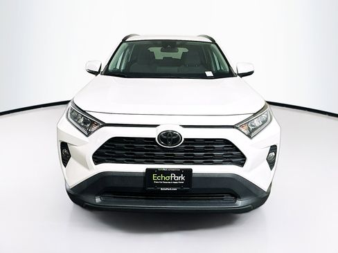Used 2020 Toyota RAV4 XLE FWD image 2