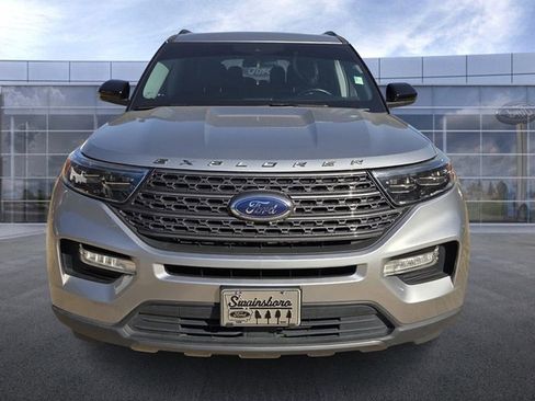 Used 2022 Ford Explorer XLT w/ Equipment Group 202A RWD image 3