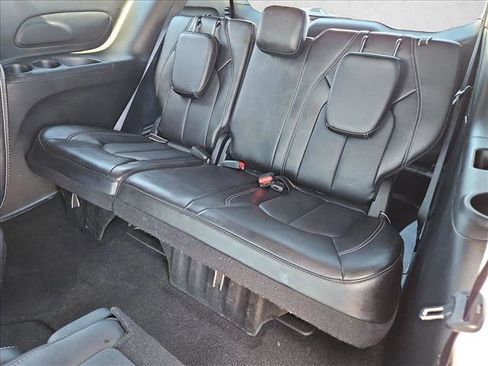 Used 2025 Chrysler Pacifica Select image 18