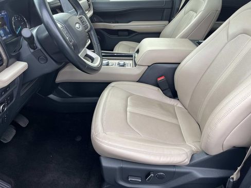 Used 2022 Ford Expedition Limited image 12