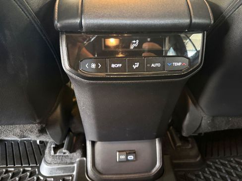 Used 2024 Toyota Highlander XSE AWD/4WD image 23
