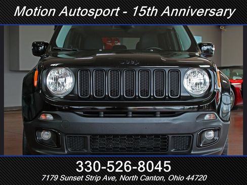 Used 2017 Jeep Renegade Altitude AWD/4WD image 3