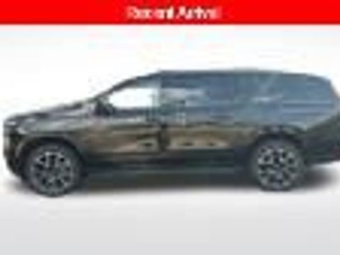 Used 2025 Chevrolet Suburban RST w/ Comfort Package AWD/4WD image 8