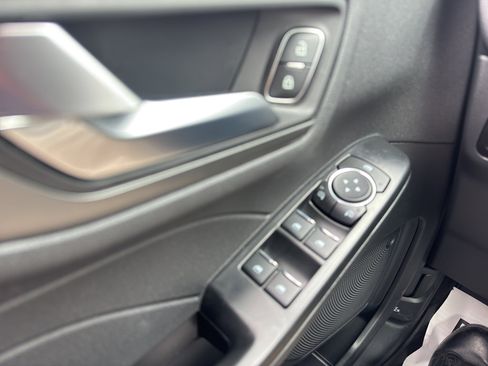 New 2025 Ford Escape SE image 12