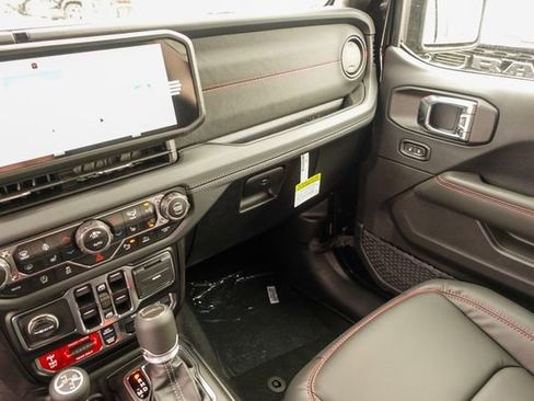 New 2025 Jeep Gladiator Rubicon image 24