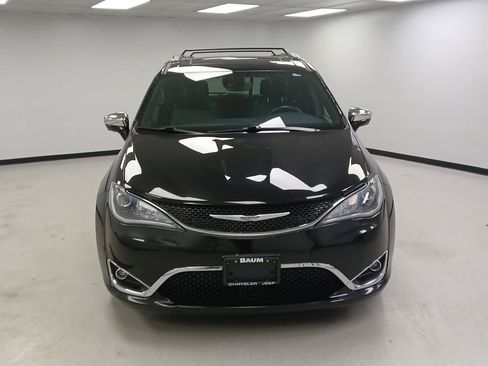 Used 2020 Chrysler Pacifica Limited image 3