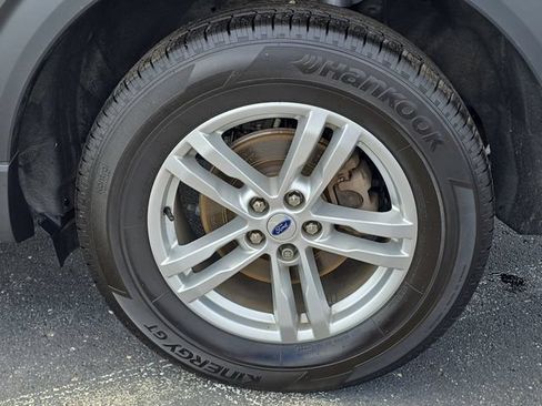 Used 2023 Ford Explorer XLT w/ Equipment Group 202A AWD/4WD image 37