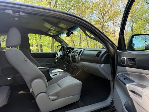 Used 2012 Toyota Tacoma PreRunner w/ SR5 Pkg image 36