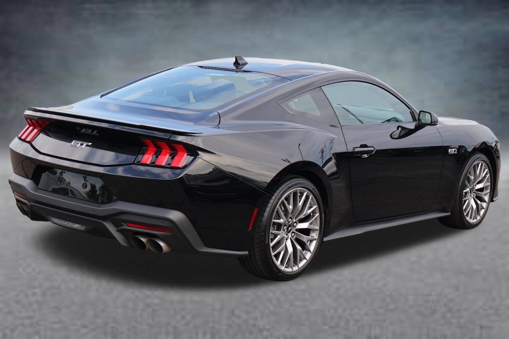 Used 2025 Ford Mustang GT Premium RWD image 3