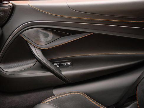 Used 2025 McLaren 750S RWD image 20