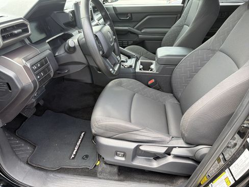 Certified 2024 Toyota Tacoma SR5 AWD/4WD image 19