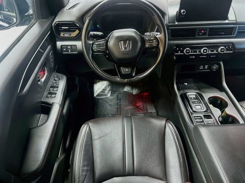 Used 2025 Honda Pilot Black Edition image 24