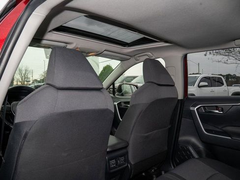 Used 2019 Toyota RAV4 XLE w/ Convenience Package image 10