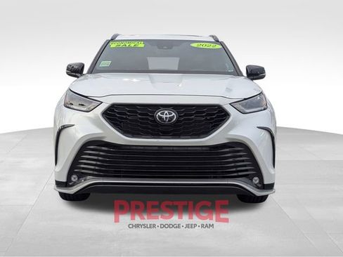 Used 2022 Toyota Highlander XSE image 3