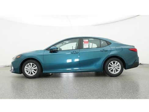 Used 2025 Toyota Camry LE FWD image 25