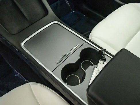 Used 2024 Tesla Model Y Performance image 20