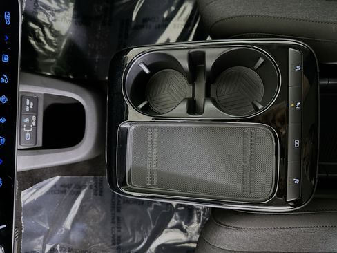 Used 2025 Hyundai Ioniq 5 SE image 22