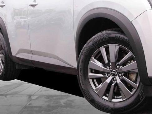 Certified 2025 Nissan Pathfinder SV FWD image 3