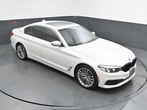 Used 2019 BMW 530e w/ Convenience Package RWD image 40