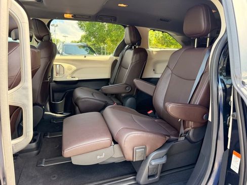 Used 2024 Toyota Sienna Platinum FWD image 16