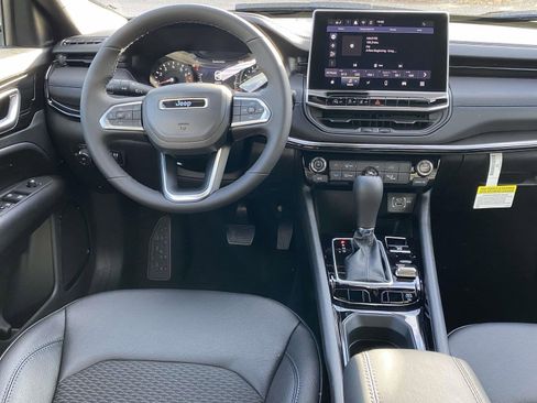 New 2026 Jeep Compass Latitude image 11