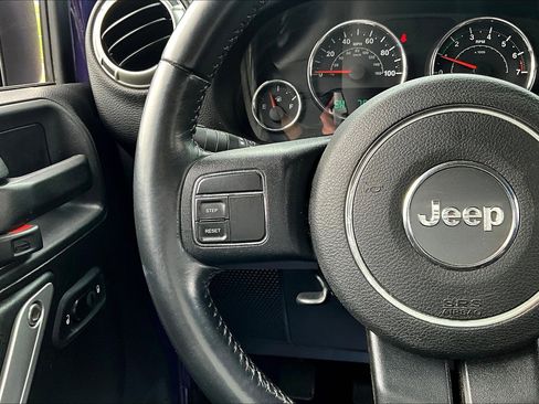 Used 2017 Jeep Wrangler Unlimited Sahara image 12