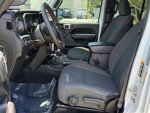 Used 2024 Jeep Gladiator Rubicon w/ Convenience Group AWD/4WD image 10