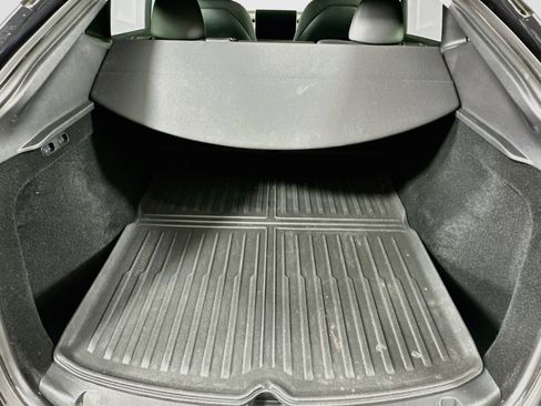 Used 2024 Tesla Model Y Long Range AWD/4WD image 28