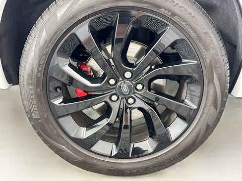 Used 2025 Land Rover Discovery Sport S image 32