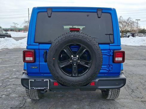 Used 2021 Jeep Wrangler Unlimited Sahara AWD/4WD image 17