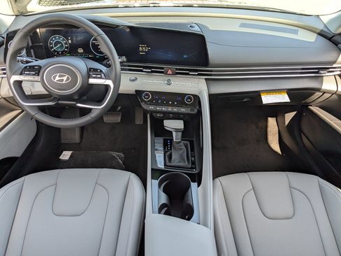 New 2025 Hyundai Elantra Limited image 21