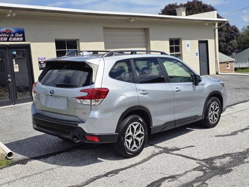 Used 2021 Subaru Forester Premium AWD/4WD image 5