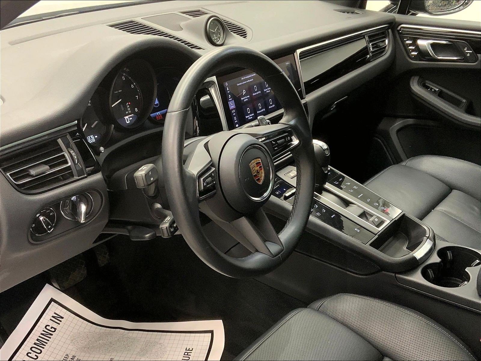 Certified 2023 Porsche Macan AWD/4WD image 4