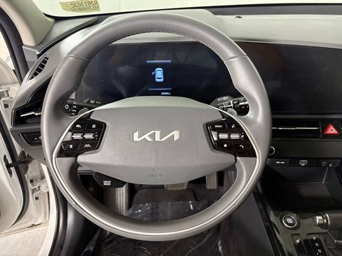 Used 2024 Kia Niro EX FWD image 23