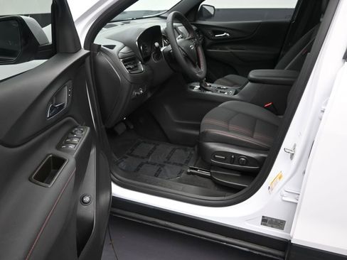 Used 2023 Chevrolet Equinox RS FWD image 11
